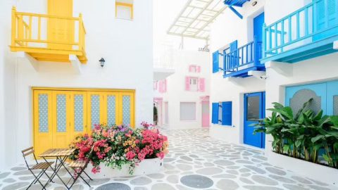 Next stop is Thira, the capital of Santorini