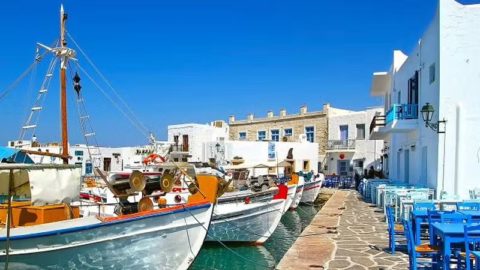 Naoussa is a beautiful fishing village full of life, cute cafes, bars and restaurants