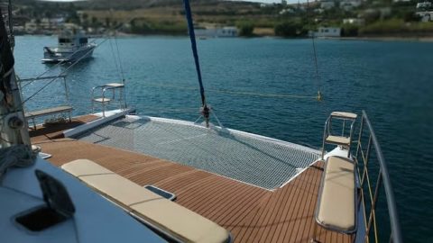 Εξερευνήστε τις σπηλιές και τις λιμνοθάλασσες της Αντιπάρου
