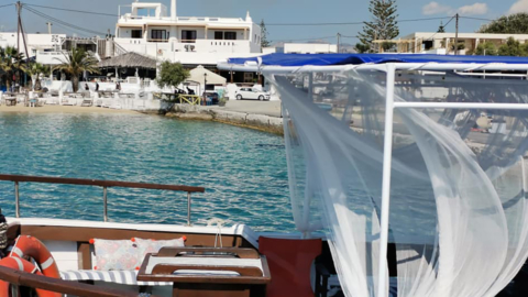 Sailing from Agia Anna pier in a small group