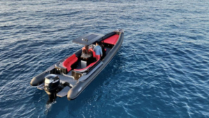 Βίντεο για Ενοικίαση Φουσκωτού στη Νάξο Με Έμπειρο Καπετάνιο - Σκάφος: FOST MATRIX 12