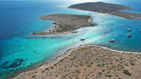 Τα νησάκια τριγύρω από την Αντίπαρο