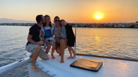 A relaxing sunset cruise for those you hold dear