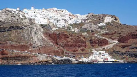 τόσο τα γραφικά χωριά όσο και τις παραλίες του