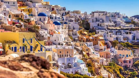 Ένας μοναδικός τρόπος για να γνωρίσετε τα πιο δημοφιλή χωριά της Σαντορίνης 