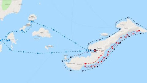 Κολύμπι στην ομορφότερη παραλία της Αμοργού 