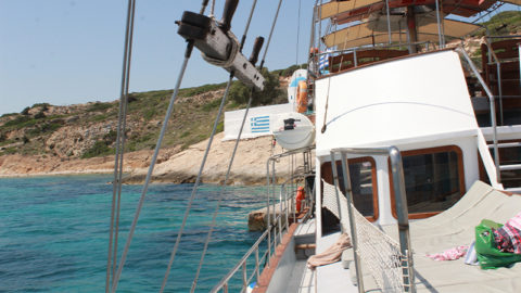 Σαλπάρετε για μια περιήγηση στο ηλιοβασίλεμα κατά μήκος της ακτογραμμής της Νάξου
