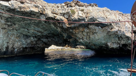 The pirate's cave with the turqoise waters