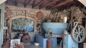 Εμβαθύνοντας στην πλούσια κληρονομιά της Κρήτης σε ένα παραδοσιακό εργαστήριο κεραμικής - Η δημιουργία σε δράση!