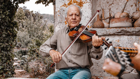 The traditional violist's amazing solo