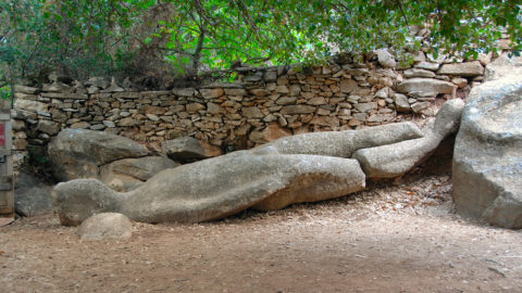 The 6 meter long abandoned Kouros statue