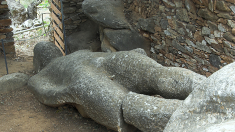 The famous 6m Kouros statue in Melanes