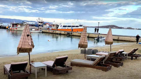 The boat waiting in Agia Anna. It's impossible to miss