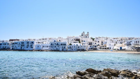 Vibrant waterfront: Dining, shopping and seaside views