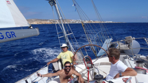 Ιστιοπλοΐα με πλήρη ταχύτητα από το λιμάνι της Νάξου